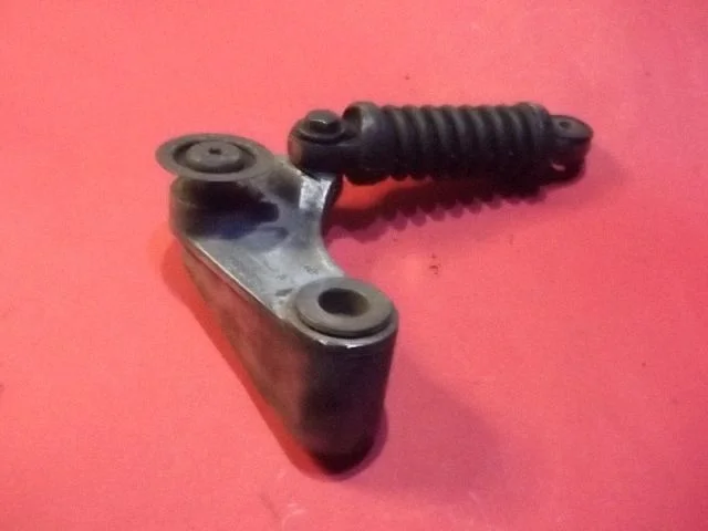 Generator/alternator belt tensioner – Renault Megane I (1995-2002)