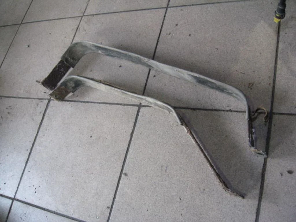 Fuel tank mounting bracket KOMPLEKTAS2VNT