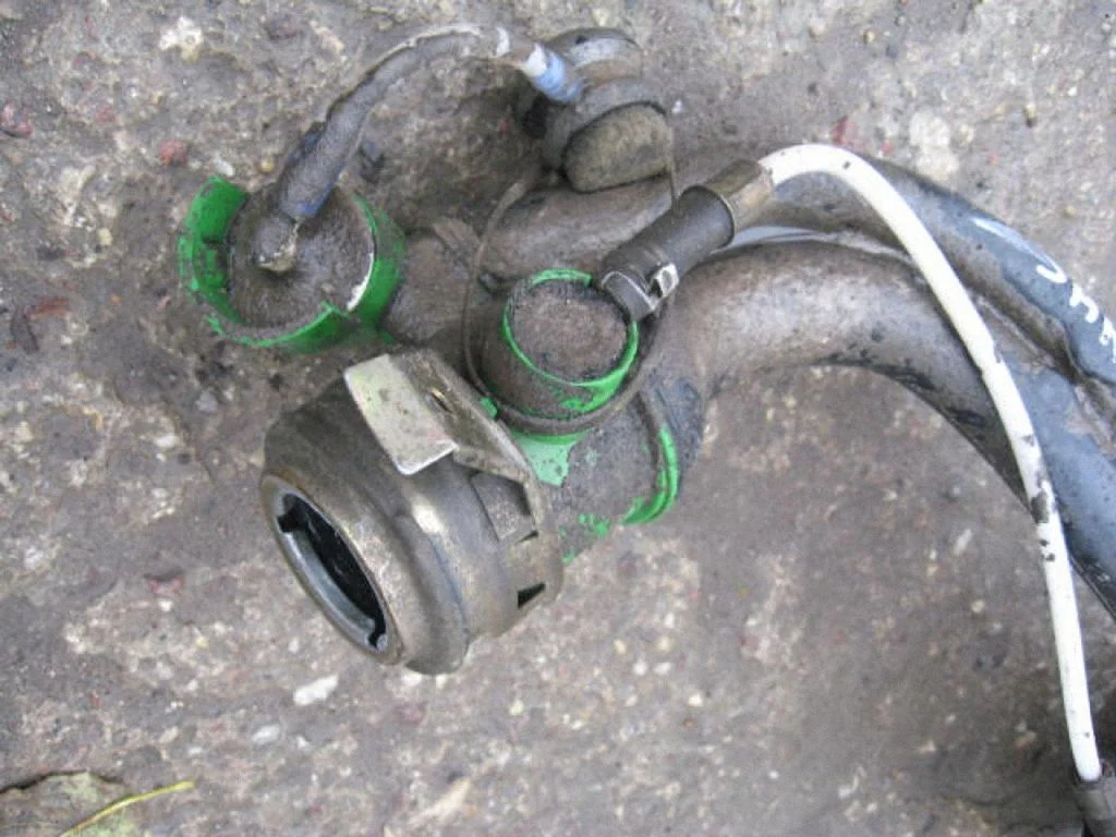 Fuel tank filler neck pipe – right