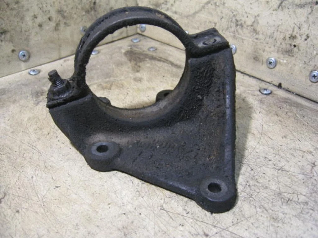 Engine mounting bracket XS403K305EB