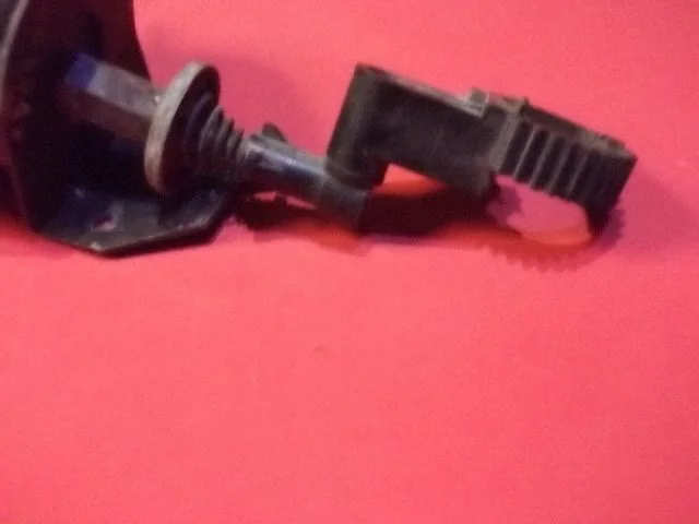 Vacuum valve 3613513