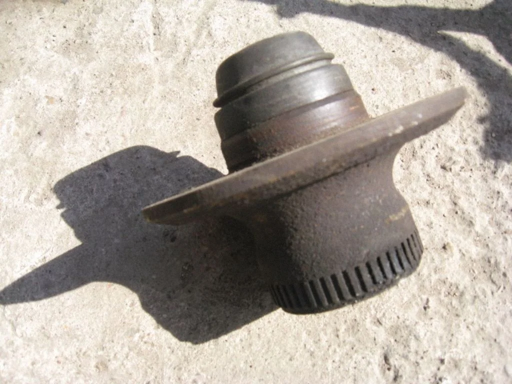 Front wheel hub