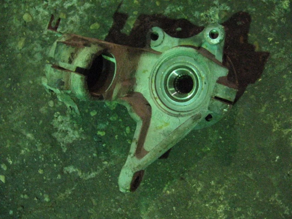 Front wheel hub