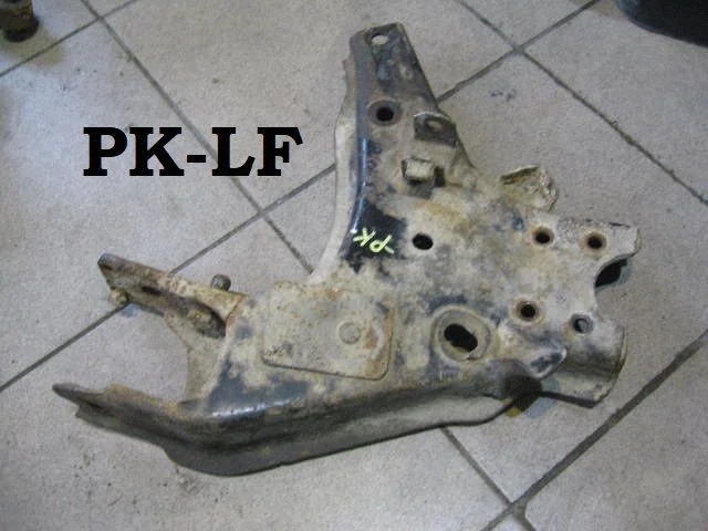 Front lower control arm/wishbone 545037F000