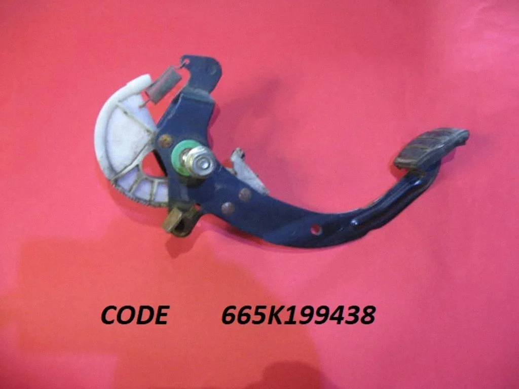 Pedał sprzęgła 665K199438