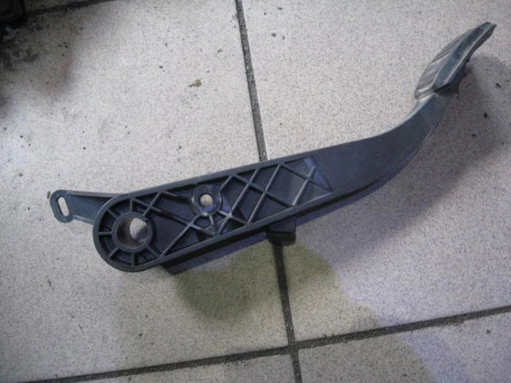 Clutch pedal XS617520BB
