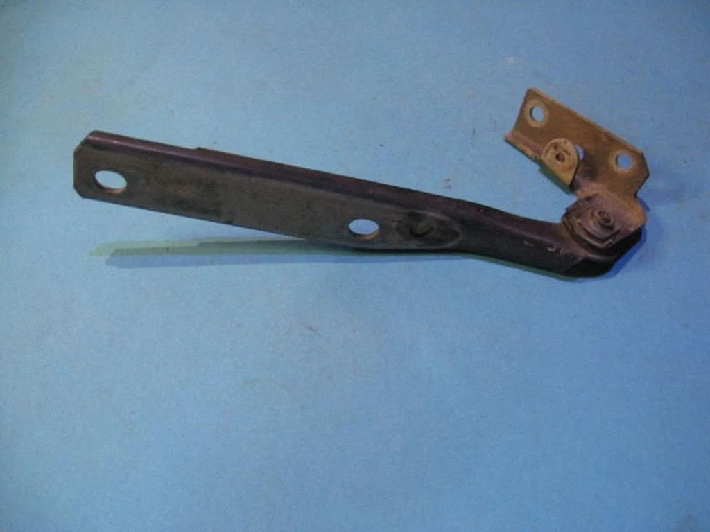 Engine bonnet/hood hinges 4A0823302F