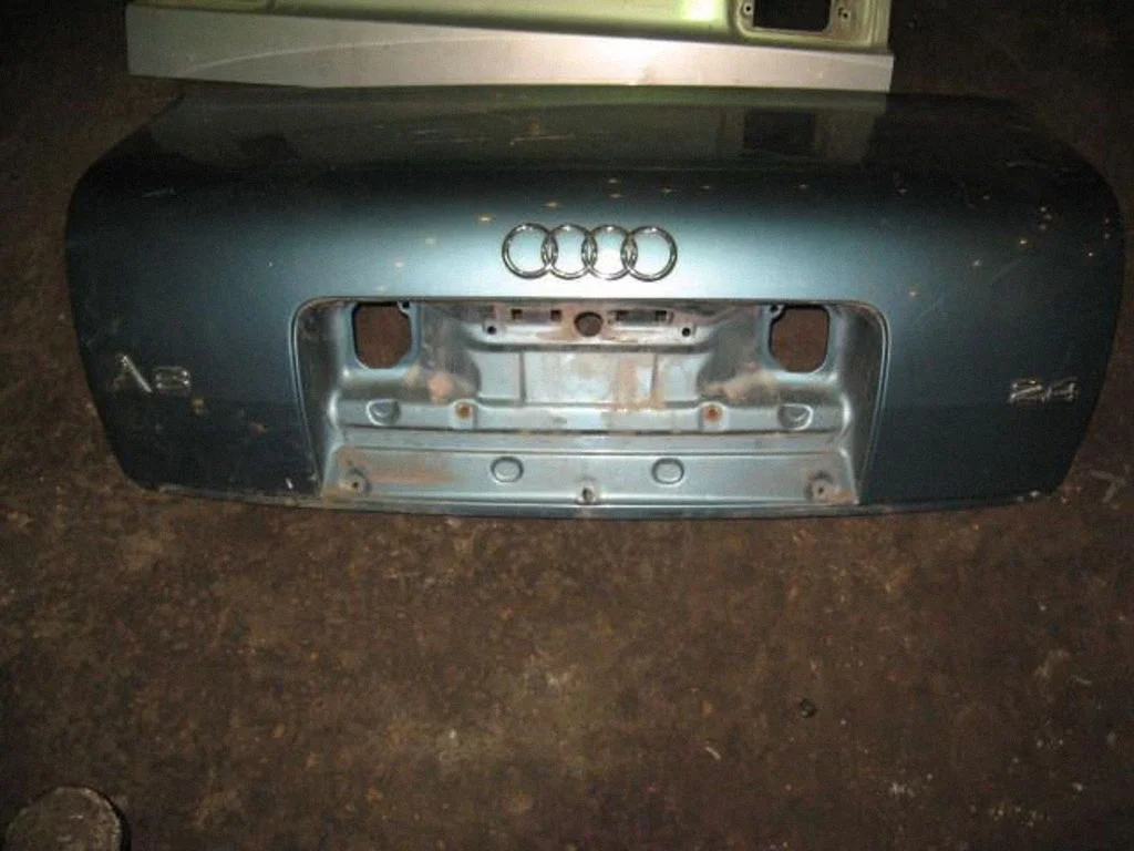 Tailgate/trunk/boot lid – rear