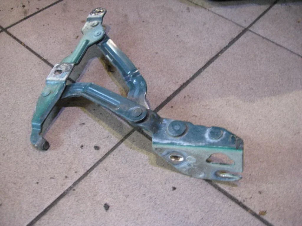 Tailgate/trunk/boot hinge SEDANAS
