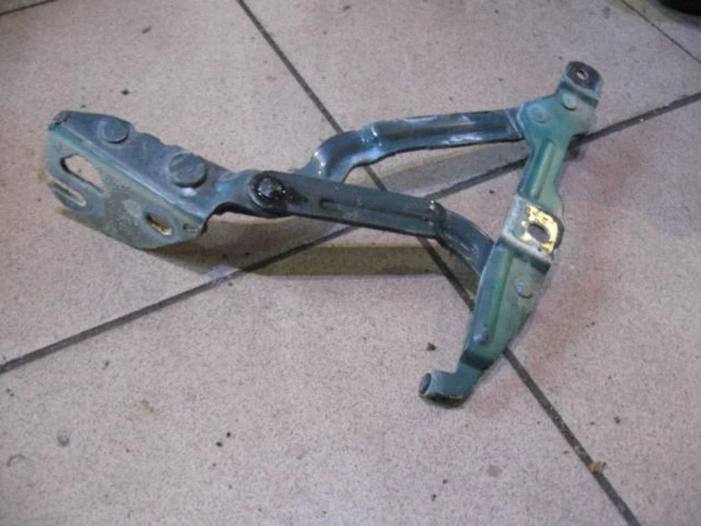 Tailgate/trunk/boot hinge SEDANAS