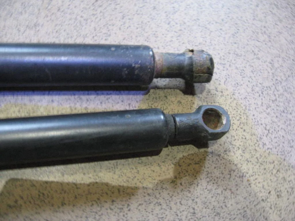 Tagaluugi gaasiamortisaator 30819865