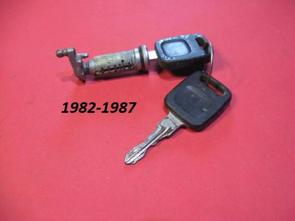 Front door lock (next to the handle) 8287PKD
