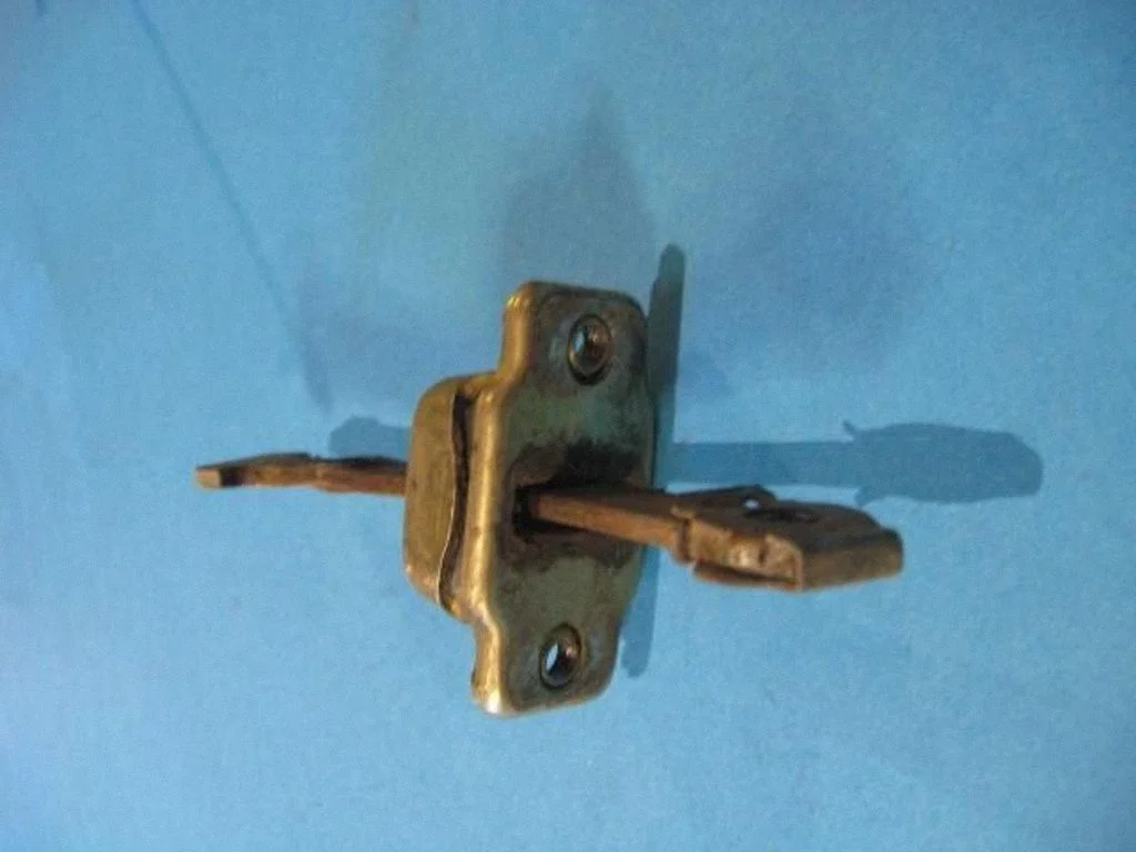 Esiukse avamispiiraja 1H0837323
