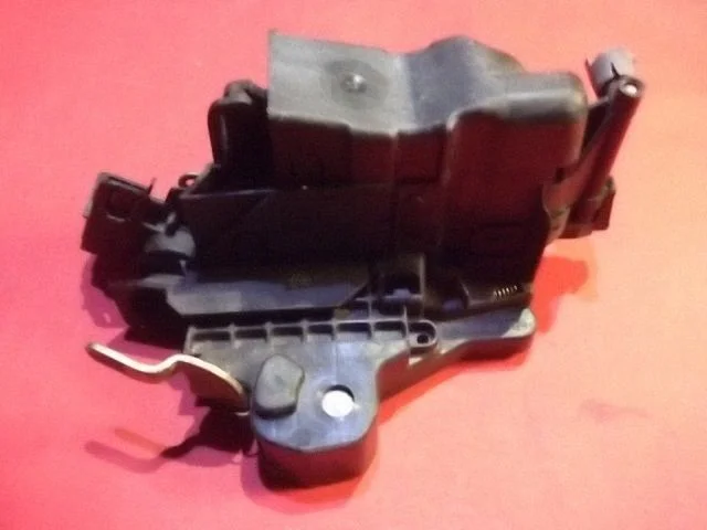 Front door lock 2027204335