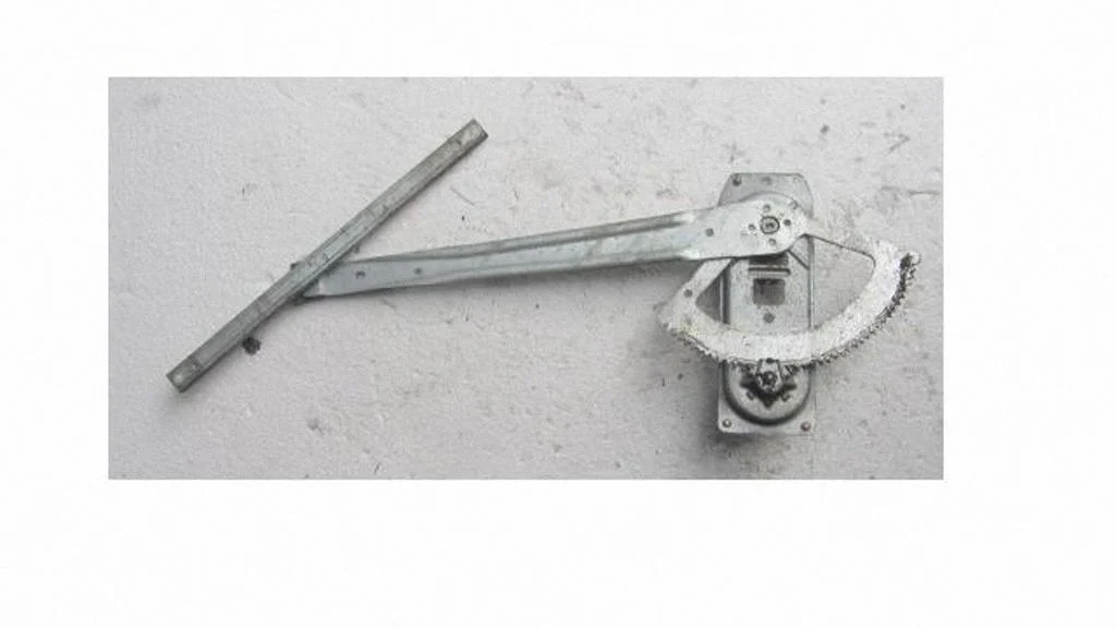 Mechaninis priekinio lango pakėlimo mechanizmas