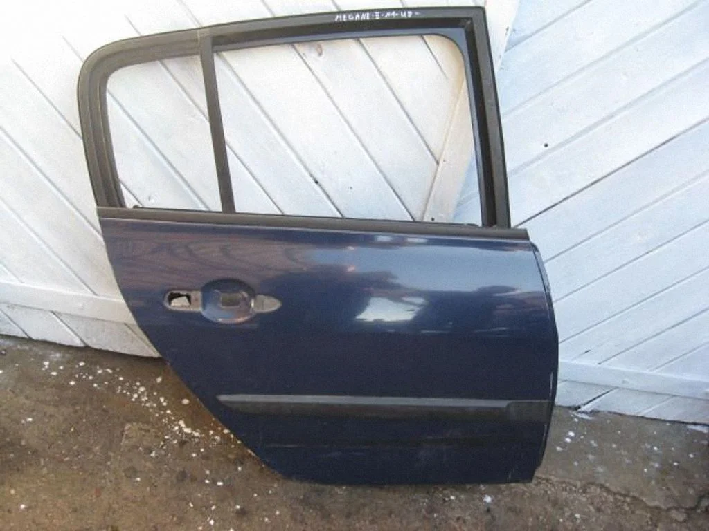 Rear door – right
