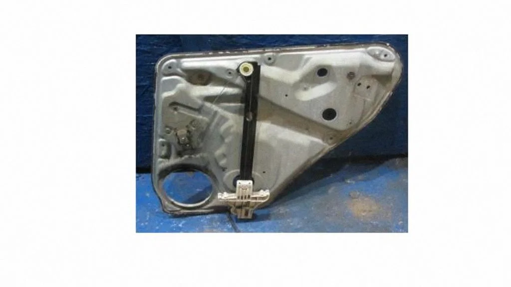 Rear door manual window regulator 3B5839755