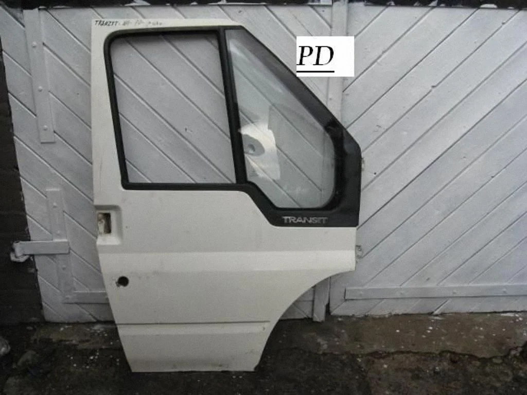 Priekšējās durvis (kupejai) – labā