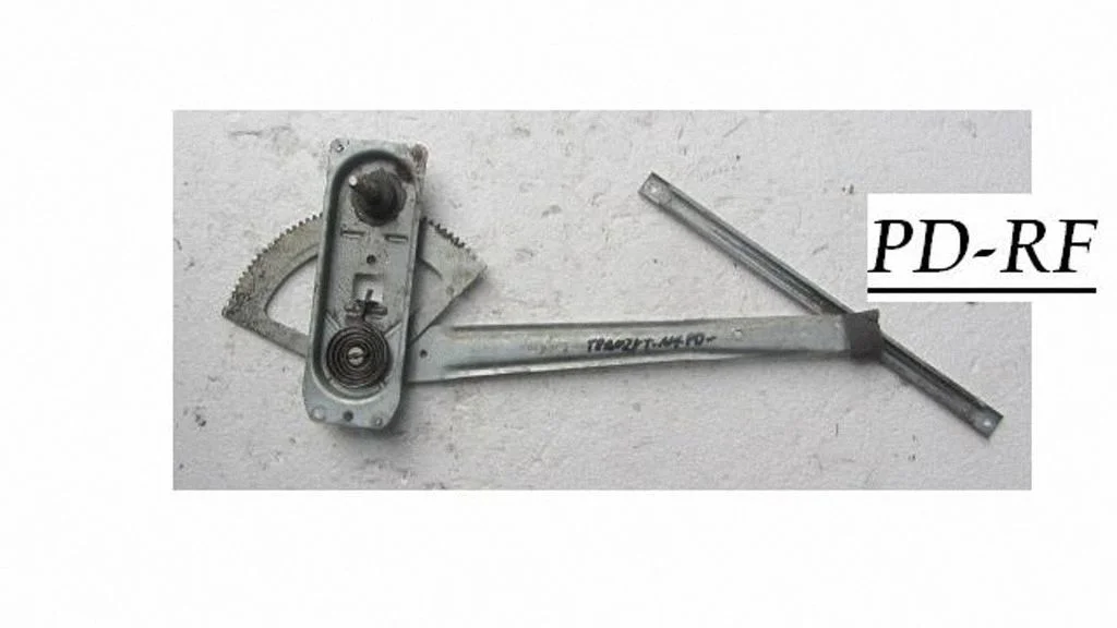 Mechaninis priekinio lango pakėlimo mechanizmas