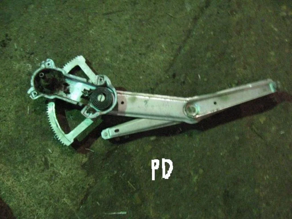 Podnośnik szyby przedniej mechaniczny (ręczny) – prawa