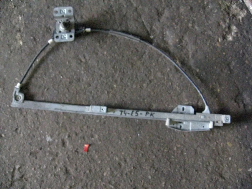 Front door manual window regulator NURODYKITEKURIPUSE