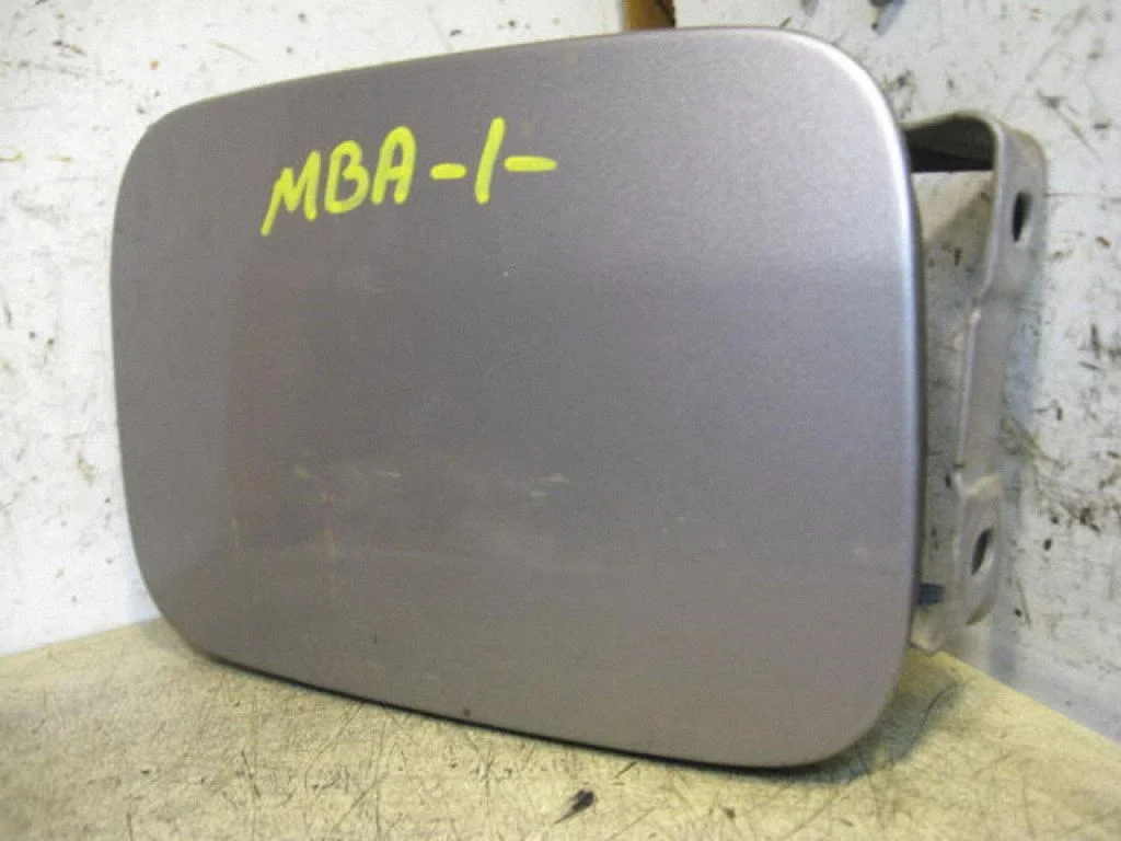 Fuel tank cap – left
