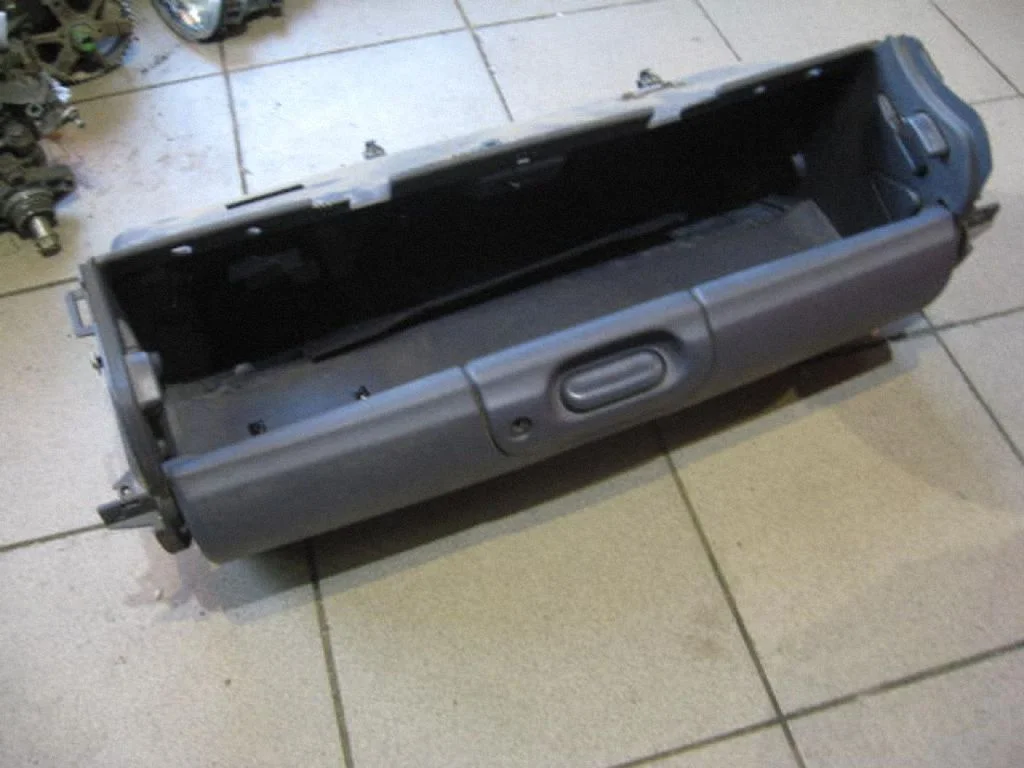 Glove box – right