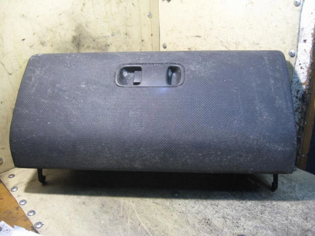 Glove box – right