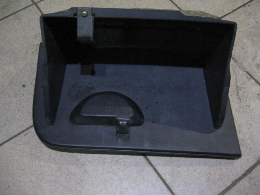 Glove box – right