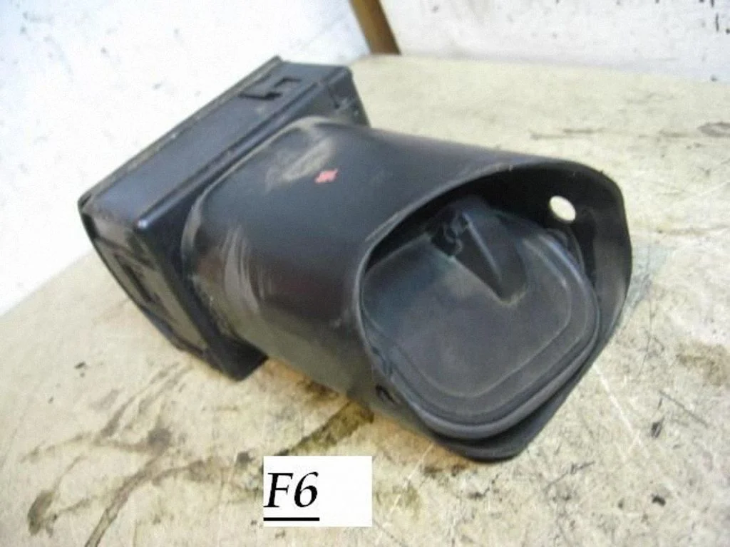 Dashboard side air vent grill/cover trim 4A1820901