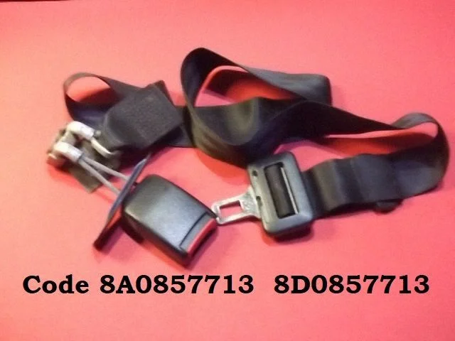 Aizmugurējās drošības jostas sprādze 8A0857713