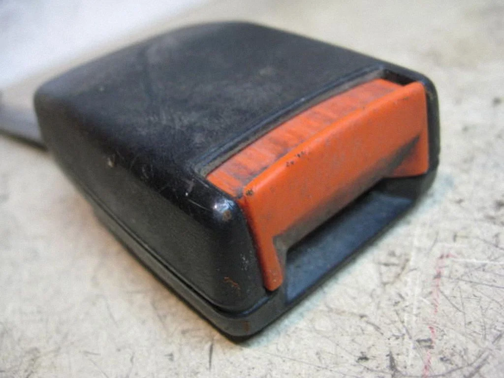 Front seatbelt buckle 4A0857755