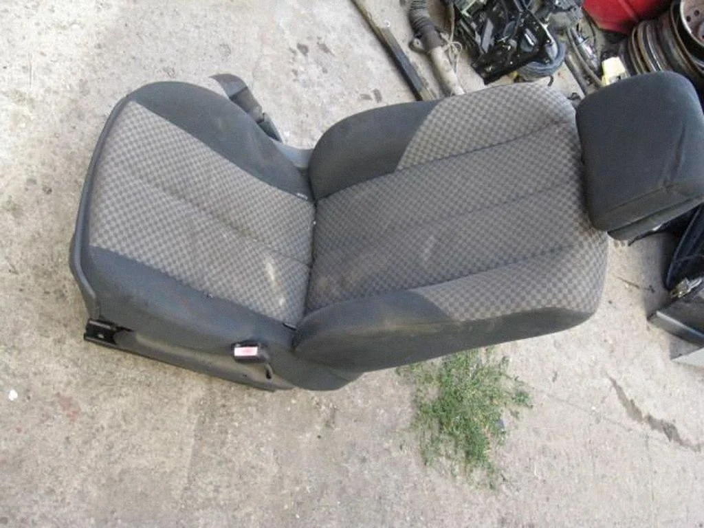 Front passenger seat – right