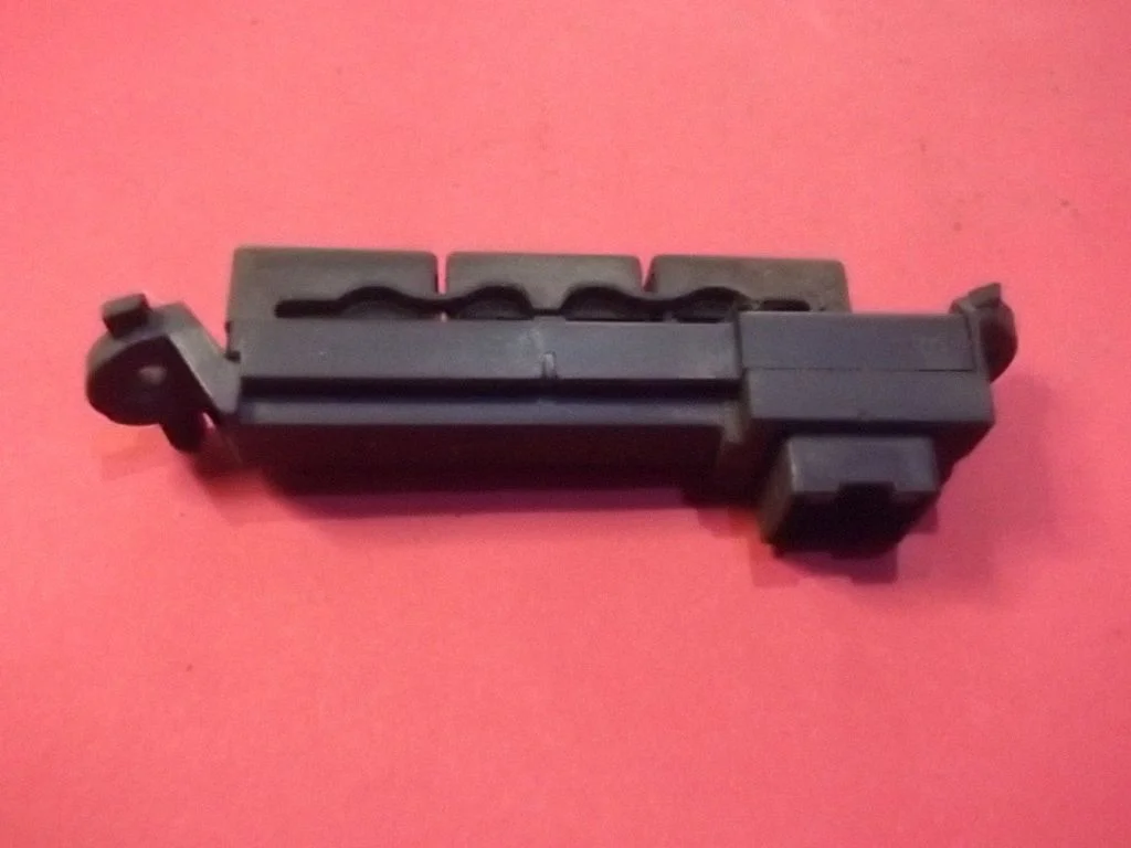Traction control (ASR) switch B569