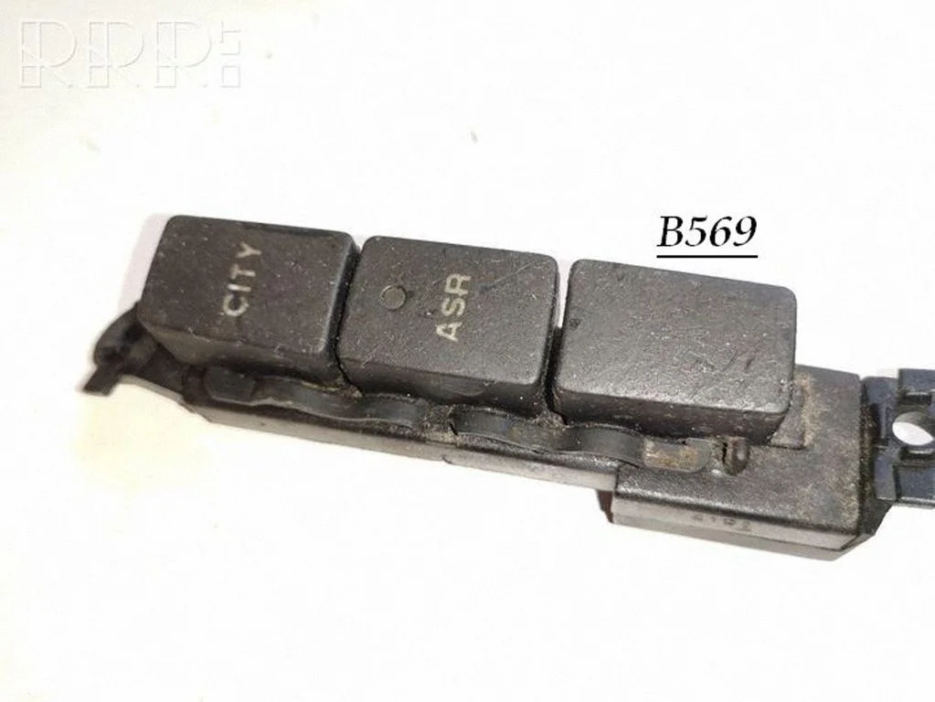 Traction control (ASR) switch B569