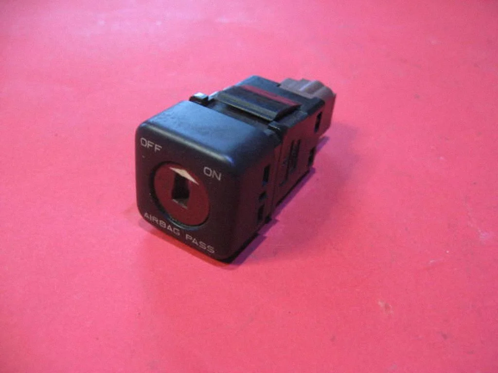 Passenger airbag on/off switch 96373216Z