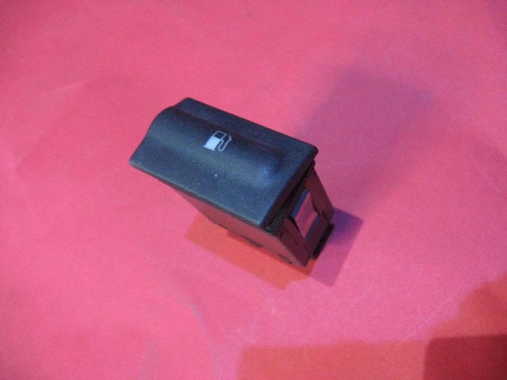 Fuel tank opening switch 1U0959833C