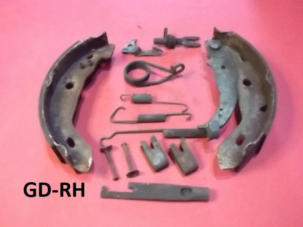 Brake pads (rear) A1684200320