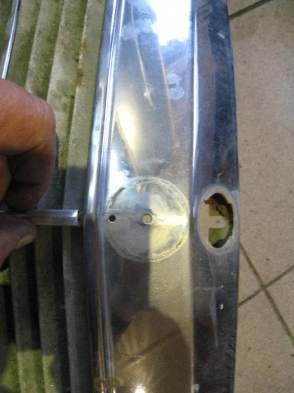 Atrapa przednia (grill) – przód