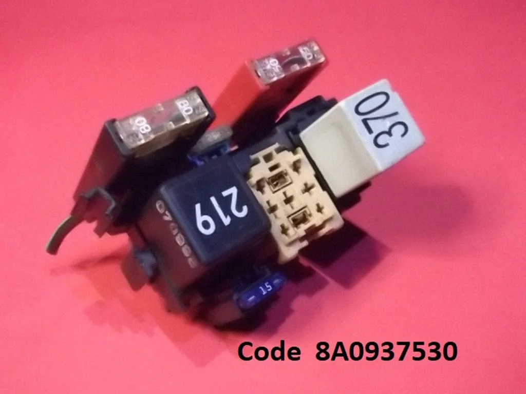 Fuse box set 8A0937530