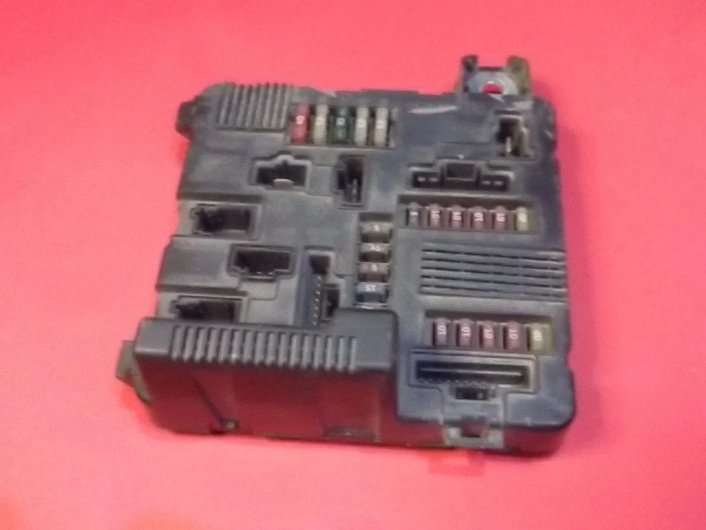 Fuse box set S118399300G