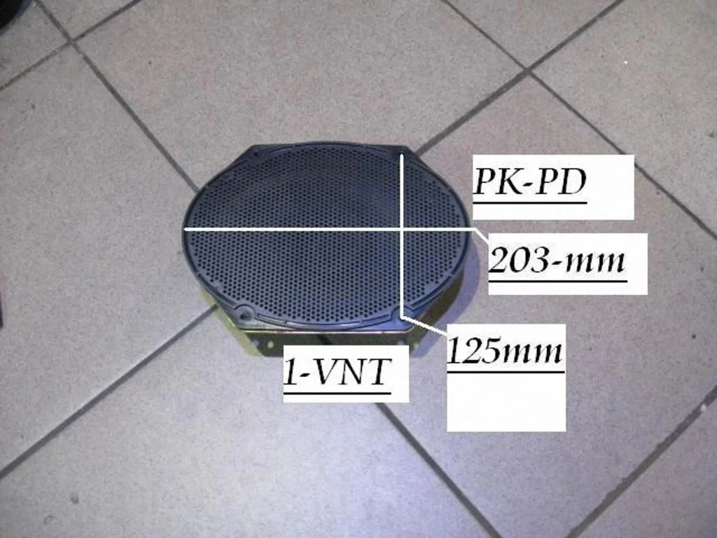 Garsiakalbis (-iai) priekinėse duryse