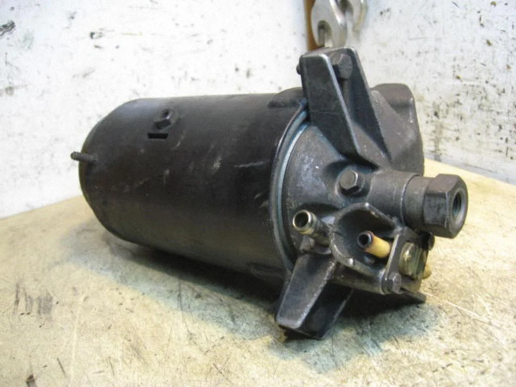Fuel filter bracket/mount holder – Volvo S70 V70 V70 XC (1997-2000)
