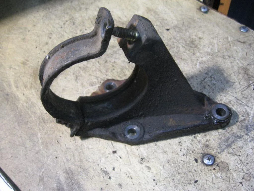Driveshaft support bearing bracket 97FG3K305DA