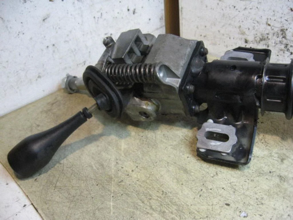 Steering wheel axle set – left