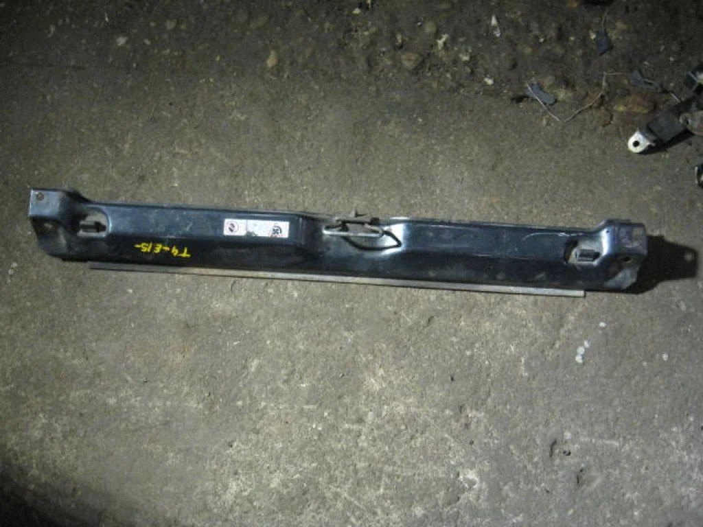 Top upper radiator support slam panel – centre