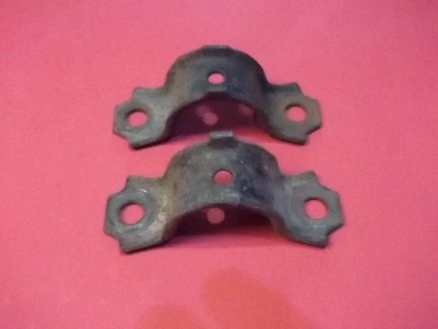 Sway bar bush bracket, front W4273D