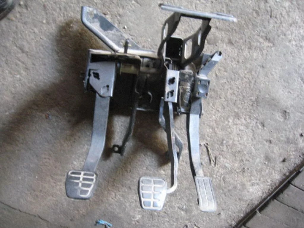 Pedal assembly – left