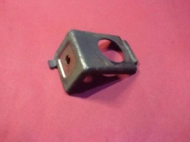 Radiator mount bracket 89674321
