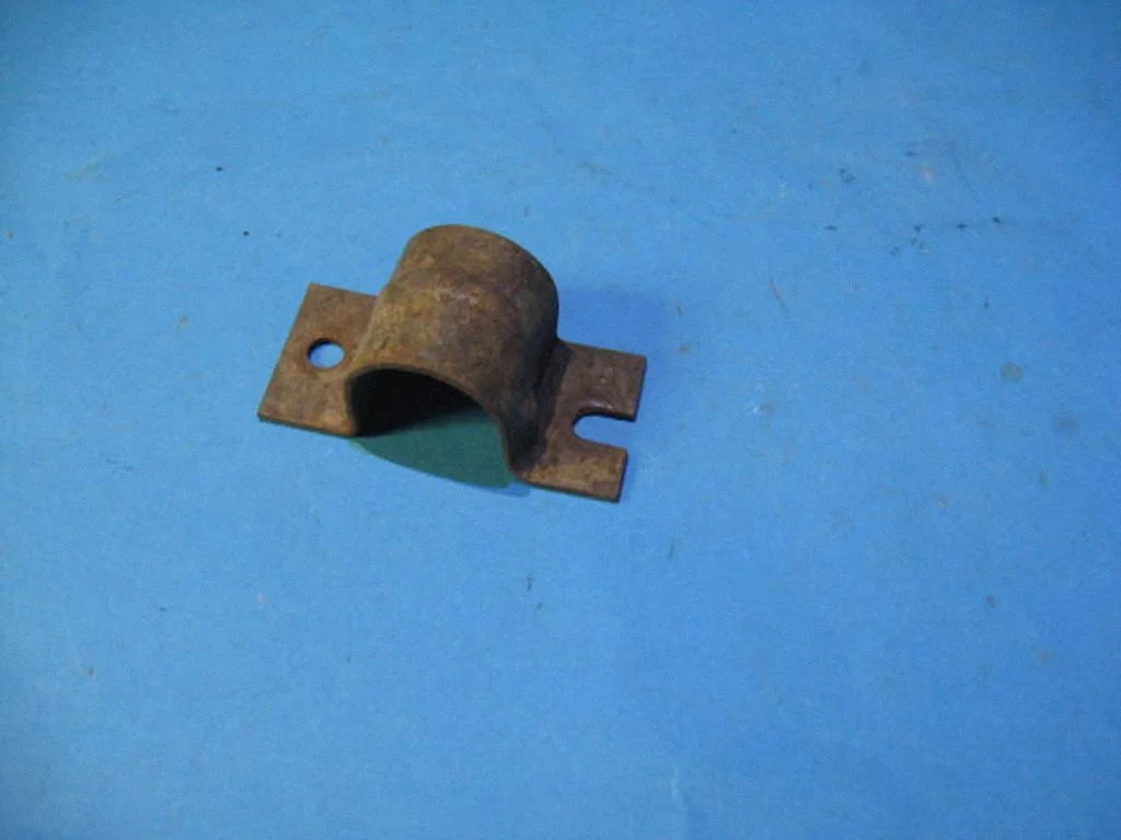Sway bar bush bracket, front 90581497